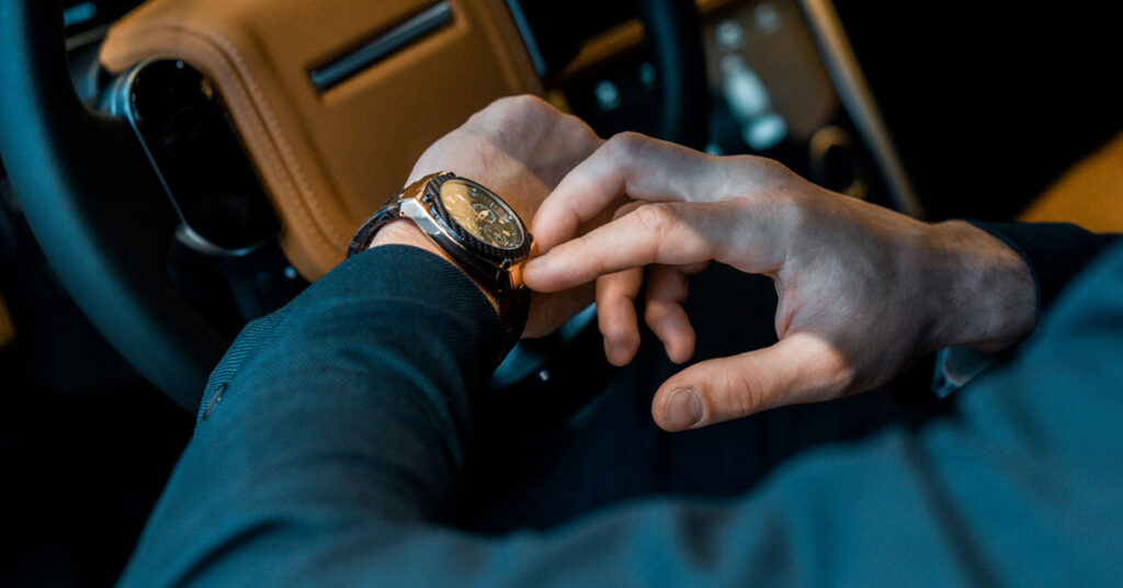 Want to Buy a Luxury Watch? Read These Tips First